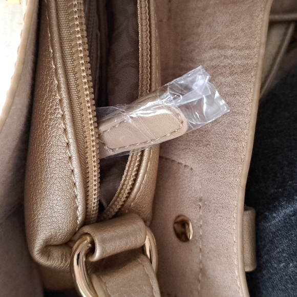 NWT Gold slouchy purse with removable interior bag - Picture 8 of 11